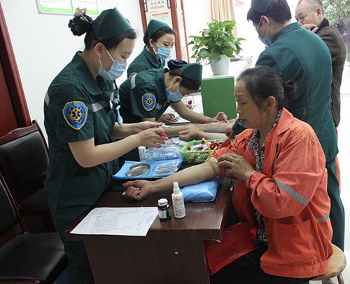 好醫生第一醫院為環衛工人免費體檢