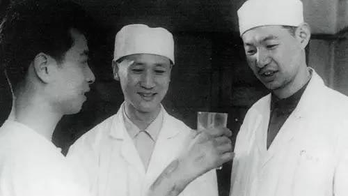 世界上首例斷手再植手術